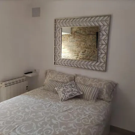 Mini Con Todo Lo Necesario En Apartament *